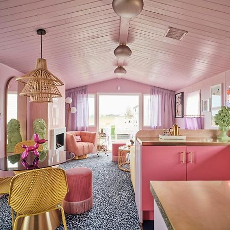 Fun Barbie Inspired, 6 Berth Caravan - Camber Sands Holiday Park, Near The Beach Exteriér fotografie