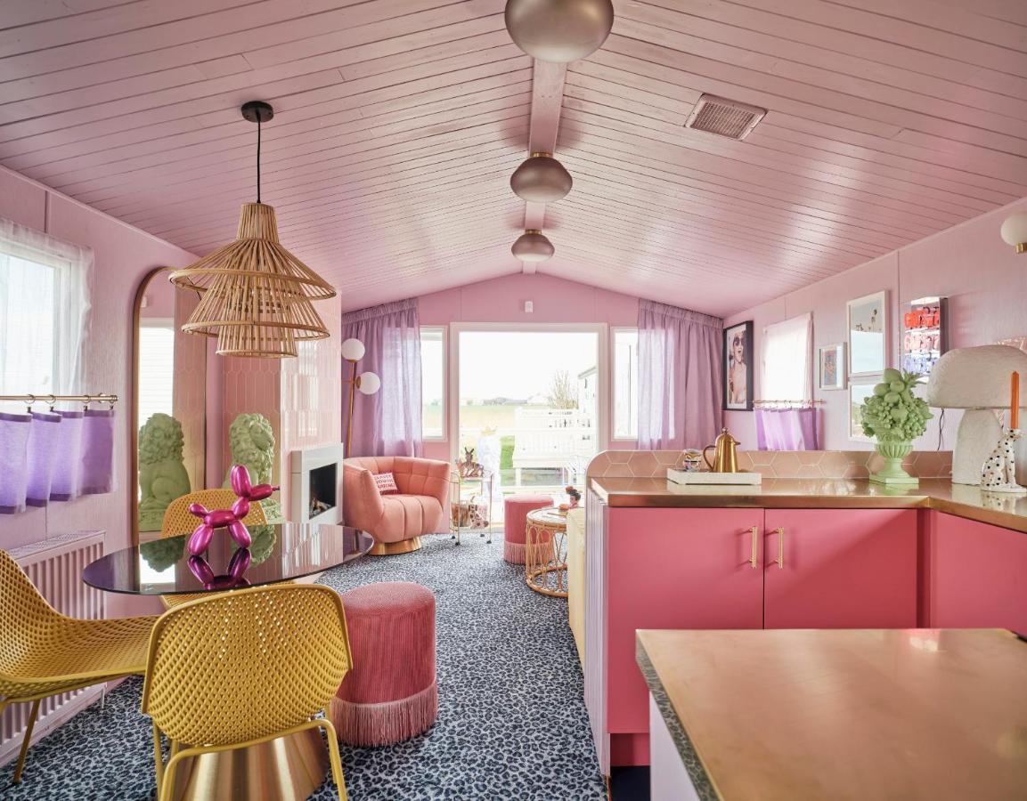 Fun Barbie Inspired, 6 Berth Caravan - Camber Sands Holiday Park, Near The Beach Exteriér fotografie