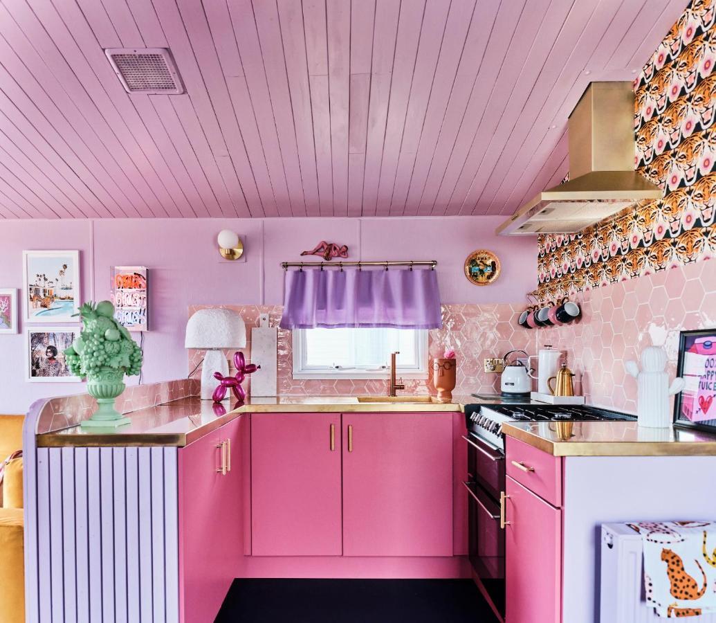 Fun Barbie Inspired, 6 Berth Caravan - Camber Sands Holiday Park, Near The Beach Exteriér fotografie